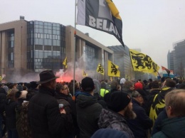 "Марш против Марракеша". Почему столицу Евросоюза сотрясают массовые митинги с драками и арестами