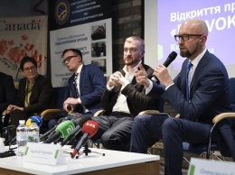 Яценюк, Петренко и Йованович открыли Межрегиональный правовой клуб в Киеве