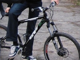 На Днепропетровщине мужчина отобрал у школьника велосипед