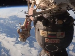 Экипаж МКС вернулся на Землю с образцами обшивки "Союза"