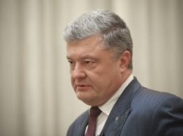 Порошенко: РФ стянула к границе Украины более 1120 танков и 2600 броневиков