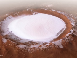 Опубликованы снимки заснеженного кратера на Марсе