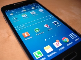 Раскрыта цена смартфона Samsung Galaxy A8s с «дырявым» экраном