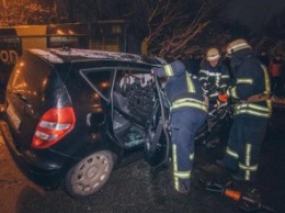 В центре Киева столкнулись Mercedes и аршрутка: есть жертвы (ФОТО)