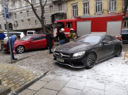 Стало известно, кому принадлежит подожженный на Дерибасовской Mercedes