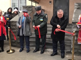 Появились фото обновленного Лукьяновского СИЗО: "золотые" ключи, ножницы и батареи