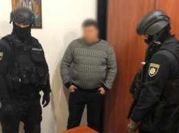 Следователи ГБР задержали начальника отдела полиции в Запорожской области за подстрекательство подчиненного к взяткам