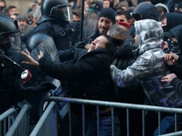 В ходе протестов в Барселоне пострадали более 60 человек