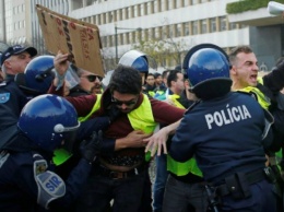 "Желтые жилеты" столкнулись с полицией в Лиссабоне