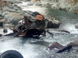 В Непале автобус со студентами рухнул в ущелье: 23 погибших