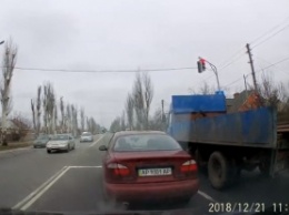 Мелитопольские водители продолжают плевать на светофоры (видео)