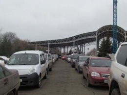 Едут домой на праздники: Пограничники фиксируют автомобильные пробки на въезд в Украину