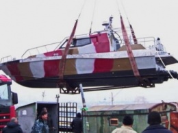 На помощь украинским пограничникам Мариуполя доставили новый катер