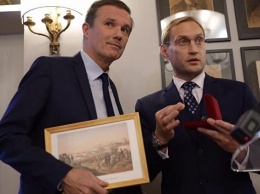 Филонов подарил французскому политику артефакты времен Крымской войны