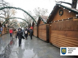 Рождественская ярмарка во Львове возобновила работу после взрыва газового баллона