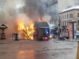 Тушили огонь на людях: появилось жуткое видео момента взрыва на ярмарке во Львове