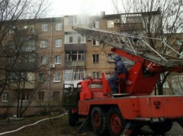 В Запорожье из горящей многоэтажки эвакуировали жителей (ФОТО)