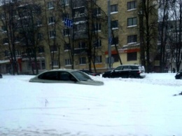 Троллейбусы застрявшие в снегу и город без воды: на Харьковскую область обрушился сильный снегопад