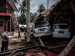 Число жертв цунами в Индонезии достигло 429 человек