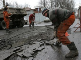 Аксенов проверил качество ремонта дорог в Симферополе своей «пятой точкой»