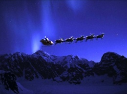 Санта-Клаус за ночь облетел планету, успев раздарить более 7 миллиардов подарков и искупаться на Гавайях. Фото