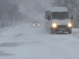 Под Кременчугом в "снежном плену" оказались три автобуса с пассажирами, есть дети