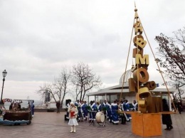 Европейское Рождество в Одессе: открытие арт-елки и праздничный концерт