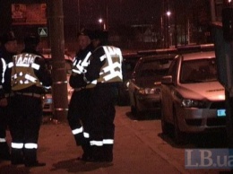 Полицейский в Киеве получил травму в драке с угонщиками автомобиля