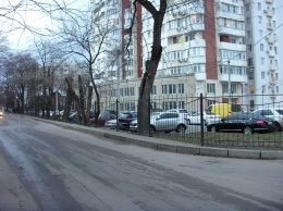 В Одессе застройщики застроили тротуар (ФОТО)