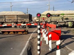 В Томске под грузовой поезд угодила девушка-подросток