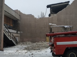 В Кривом Роге обвалилось здание бывшего кинотеатра "Современник"