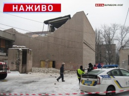 С места событий: У кинотеатра Современник в Кривом Роге обрушилась крыша. Комментарии А. Катриченко (видео)