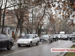 В Николаеве ул. Никольская застыла в пробке