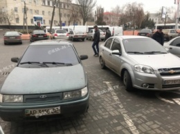 К праздникам мелитопольские водители резко записались в инвалиды (фото)