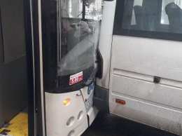 В Запорожье автобус снес маршрутку с дороги