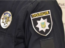 Пьяные полицейские избили и обокрали прохожего в Полтавской области