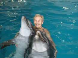 Аксенов исполнил желание крымчанки поплавать с дельфинами