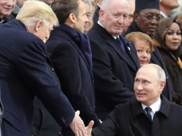 Подмахнул США и Европе: стало известно, кого Путин поздравил с Новым годом