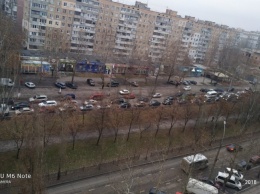 В канун Нового года на улицах Николаева образовываются автомобильные пробки