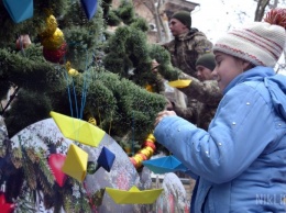 В Николаеве дети трогательно поддержали украинских пленных моряков: фото