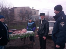 В Каланчакском районе сотрудники Госпродпотребслужбы изъяли у стихийного торговца нелегальное мясо