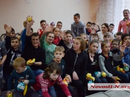 В Николаеве военный оркестр морпехов провел концерт для детей из приюта