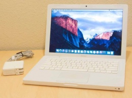 Реликтовый MacBook из поликарбоната