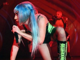 Леди Гага побаловала фанатов откровенным образом. ФОТО