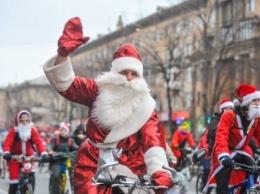 В Запорожье прошел велопробег Санта Клаусов
