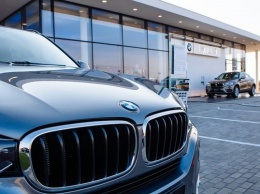 Бухгалтер дилерского центра BMW украла $ 1 000 000 и потратила его на мебель, вещи и спортивный Ford Mustang