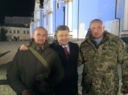 Где и с кем президенты поздравляли украинцев с Новым годом: "Без суфлера и с первого дубля"