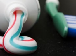 Химические вещества шампуня и зубной пасты изменяют половые гормоны у подростков