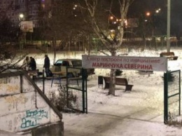 В Днепре в новогоднюю ночь пьяная компания жарила шашлык в детском сквере (ФОТО)