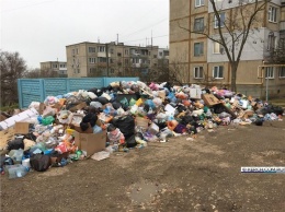 В Керчи растут горы мусора